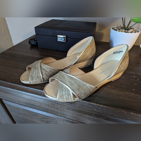 CL by Laundry women's slip on shoes Size 6 - Picture 3 of 6